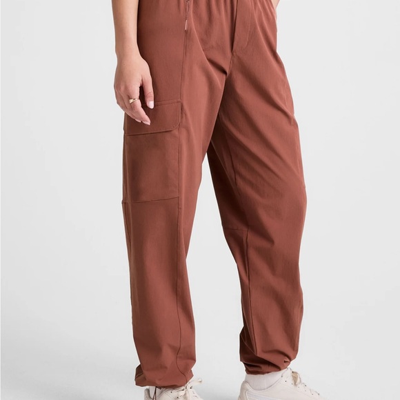 Beyond Yoga Peak Pant, Opulent Auburn, XS, NWT - Picture 3 of 3